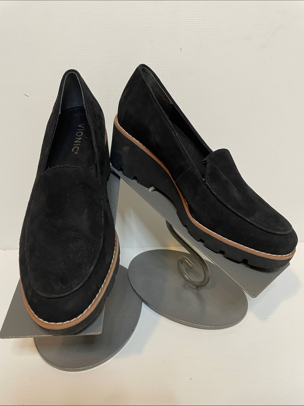 LN Vionic Black Suede Platform Loafers - Sz 7.5